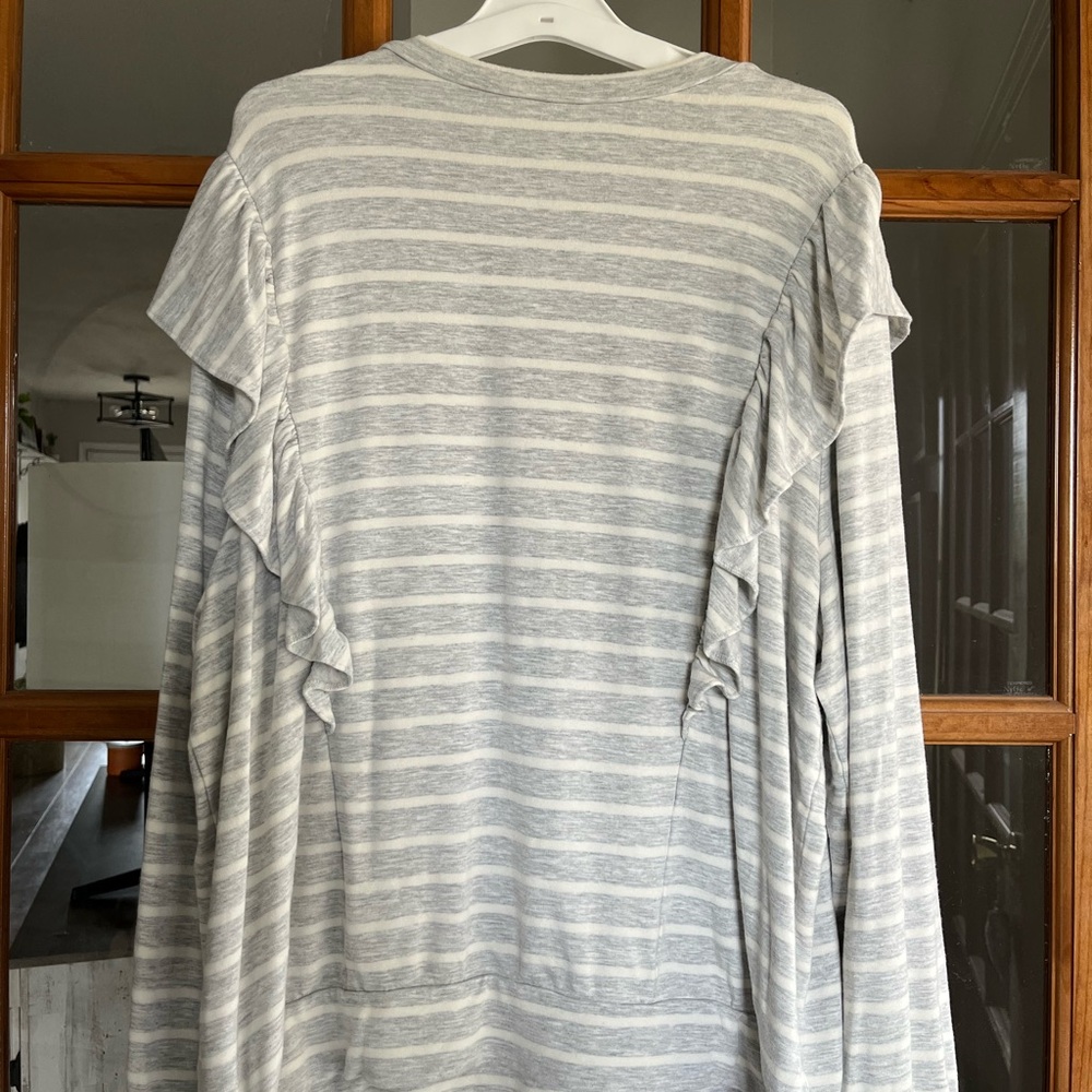 Express ruffle sweatshirt - Picture 2 of 3